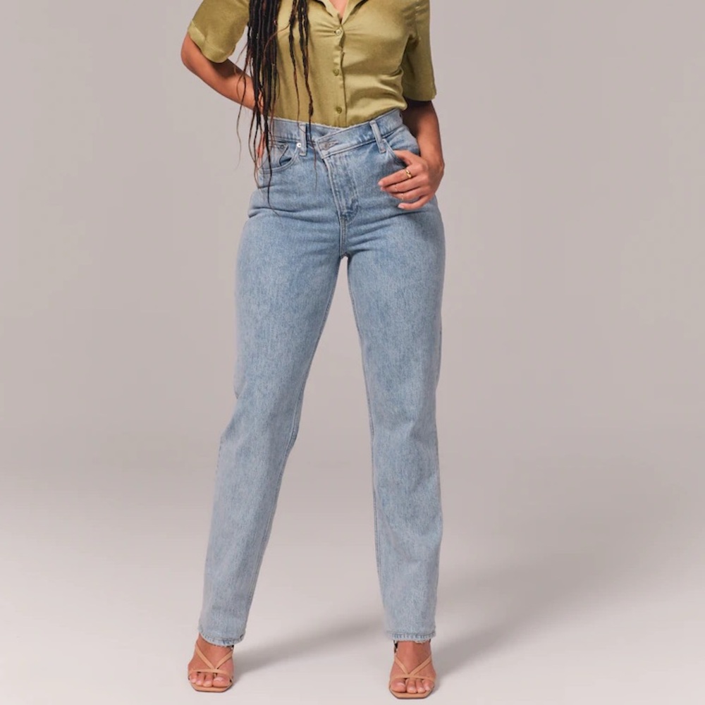 Abercrombie & Fitch Ultra High Rise 90s Straight Leg Jeans | Size 30/10R | NWOT